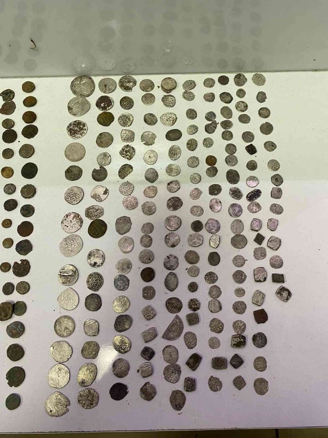 Hatay’da Kenevir Yetiştirilen Evden Tarihi Eser Çıktı