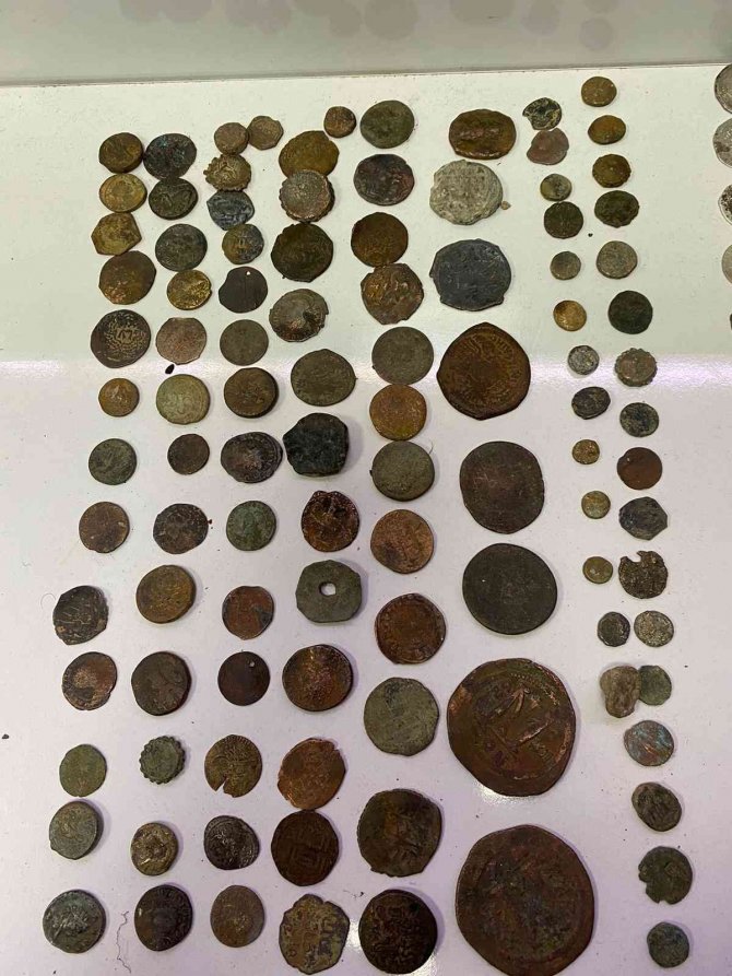 Hatay’da Kenevir Yetiştirilen Evden Tarihi Eser Çıktı