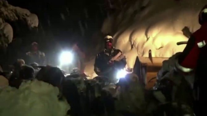 Yaylada Mahsur Kalan Besici Aileye Kurtarma Operasyonu