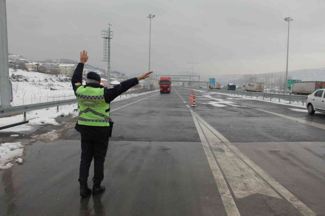 Jandarma Ekiplerinden Tır Sürücülerine Kumanya