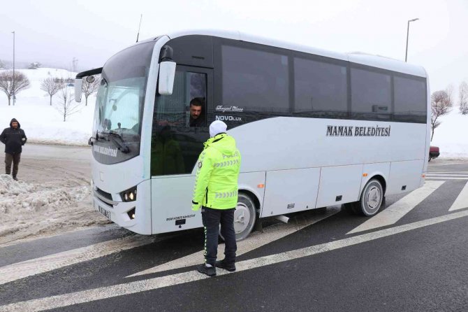 İ̇stanbul’a Giden Otobüs Ve Ağır Tonajlı Araçların Bolu’dan Geçişine İzin Verilmiyor