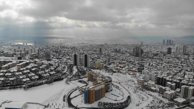 İ̇stanbul Beyaz Gelinliğini Giydi, Ortaya Kartpostallık Görüntüler Çıktı