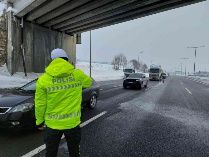 İ̇stanbul’a Gidecek Araçlara İzin Verilmiyor