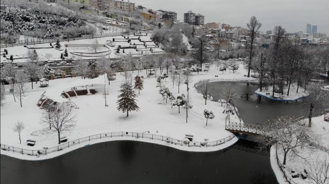 Kar Esaretindeki İ̇stanbul’da Karın Tadını Çıkarttılar