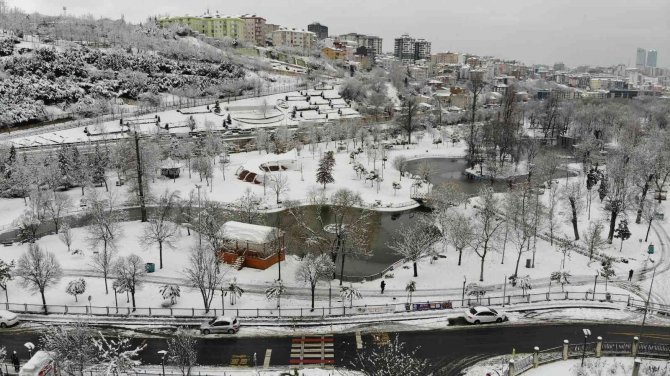 Kar Esaretindeki İ̇stanbul’da Karın Tadını Çıkarttılar