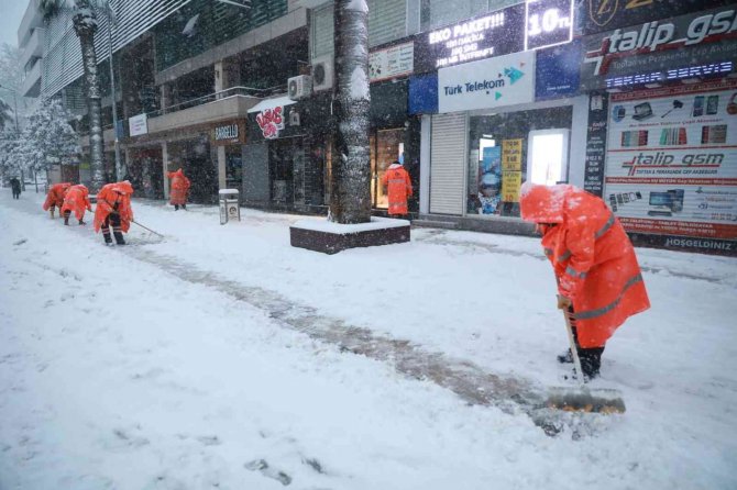 Denizli’de Karla Mücadele Çalışmaları Devam Ediyor