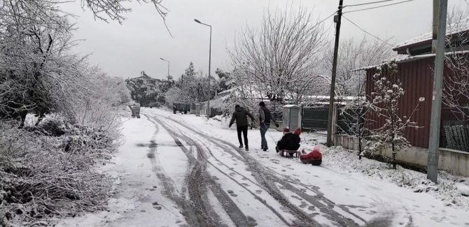 Köyceğiz’de Vatandaşlar Kar Sürprizi İle Uyandı