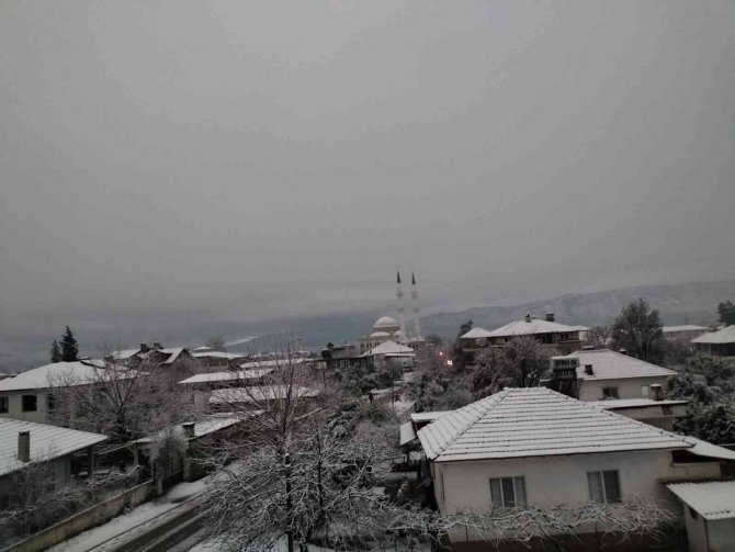 Köyceğiz’de Vatandaşlar Kar Sürprizi İle Uyandı