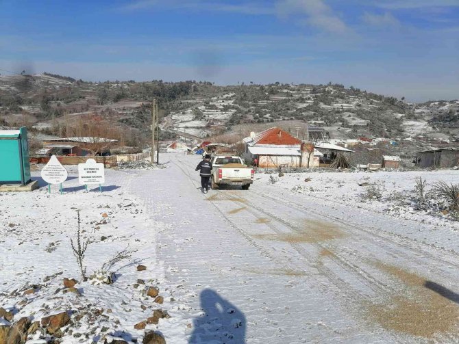 Manisa’da Karla Mücadele Aralıksız Sürüyor