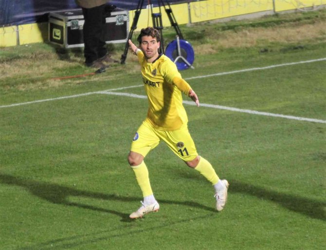 Menemenspor’un Gol Yükünü Ahmet Sagat Çekiyor