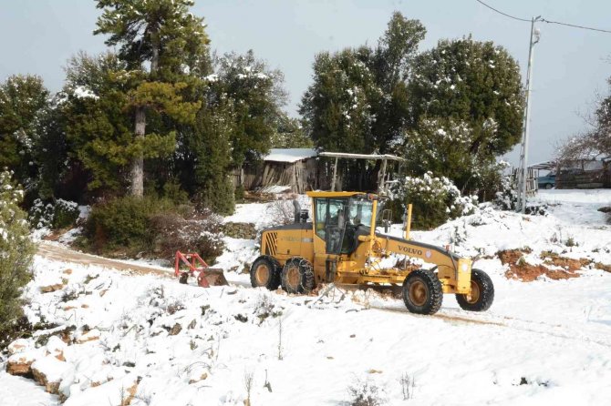 Menteşe Belediyesi’nin Karla Mücadelesi Devam Ediyor