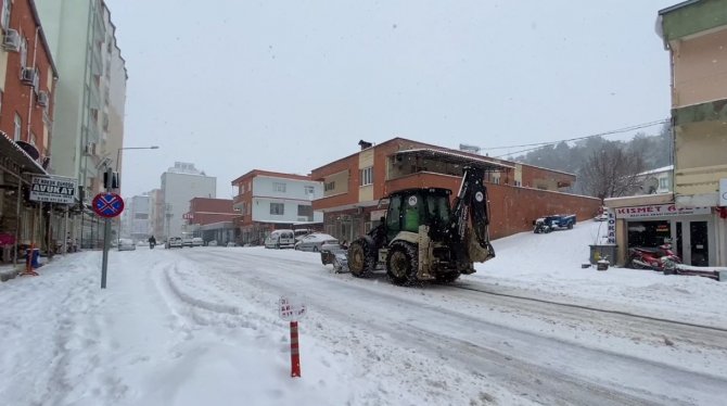 Bu İlçeye 4 Yıl Aradan Sonra İlk Defa Bu Kadar Kar Yağdı