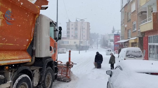 Bu İlçeye 4 Yıl Aradan Sonra İlk Defa Bu Kadar Kar Yağdı