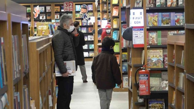Öğrencilerin Karne Hediyesi Kitapla Sınırlı Değil