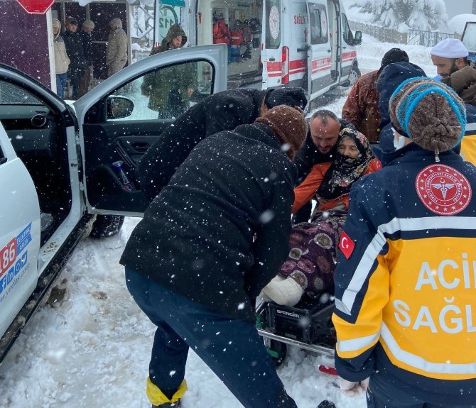Yedaş Ekipleri, Karla Kaplı Yolda Acil Hasta İçin Seferber Oldu
