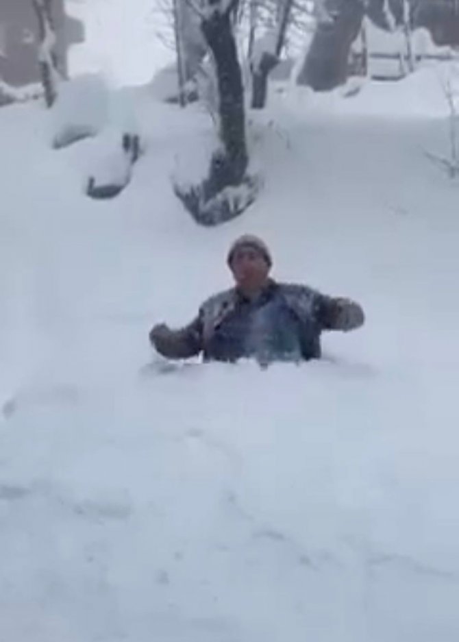 Boyuna Yaklaşan Karın İçinde Kayboldu
