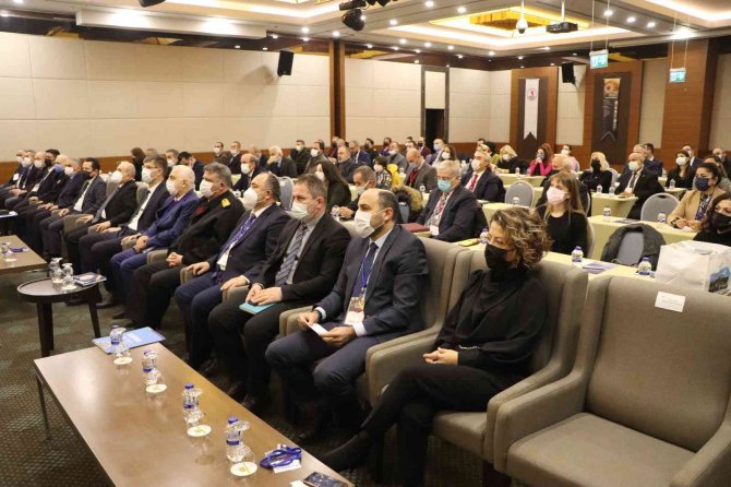 Vali Dağlı: “Gençleri Bağımlılıktan Uzak Tutmak İçin Herkes Elini Taşın Altına Koymalı”