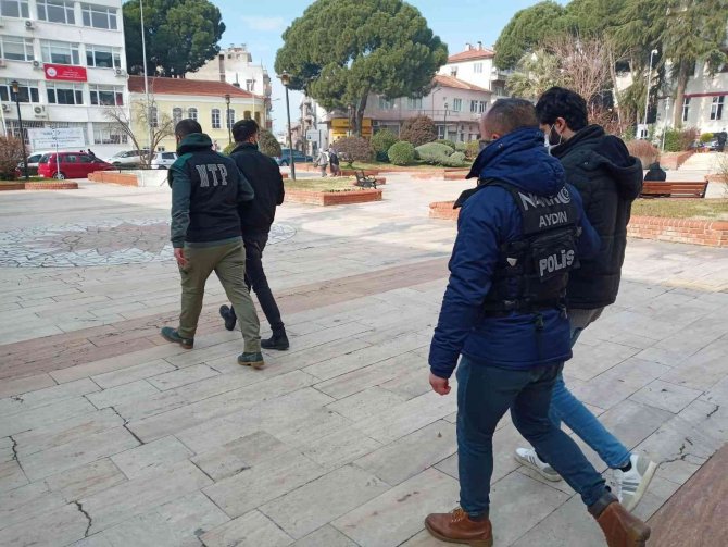 Tatilci Görünümlü Uyuşturucu Tacirleri Aydın Polisini Geçemedi