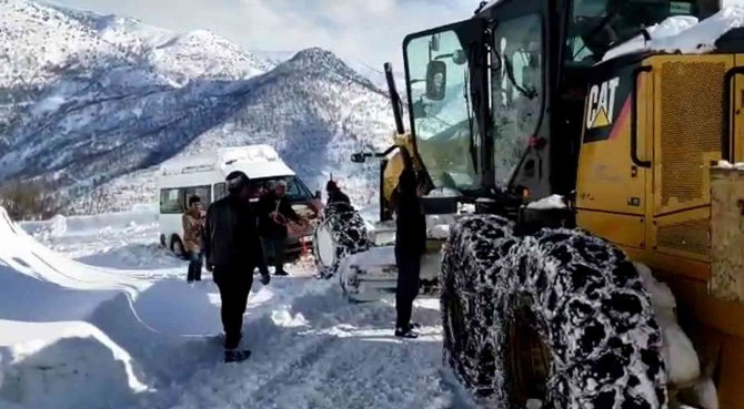 Karda Mahsur Kalan 6 Kişi Kurtarıldı
