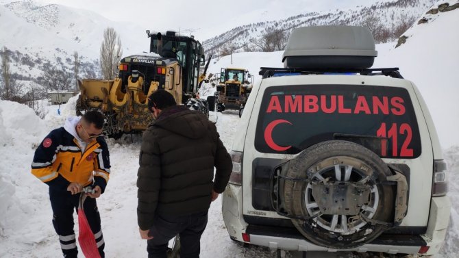 Karla Kaplı Yollarda Ekipler, 40 Günlük Bebek İçin Seferber Oldu