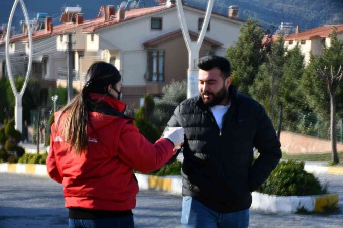 Söke Belediyesi Buz Gibi Havada Öğrencilerin İçini Isıttı.