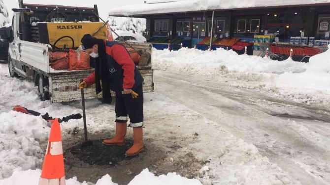 Düzce’de Kar Mesaisi Aralıksız Devam Ediyor