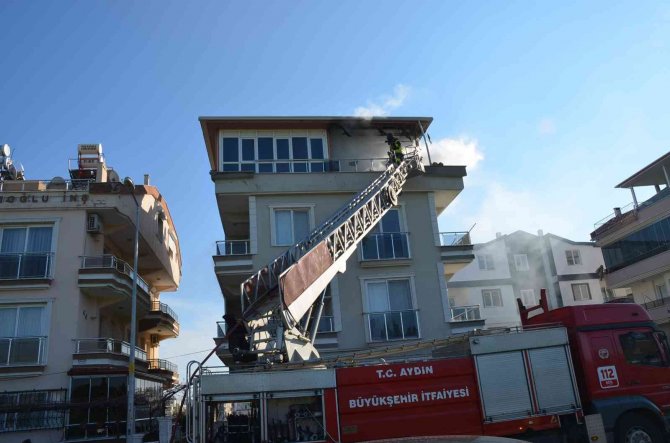 Teras Katında Çıkan Yangın Korkuttu