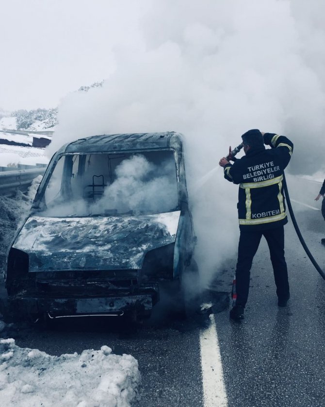 Tokat’ta Seyir Halindeki Araç Alev Topuna Döndü
