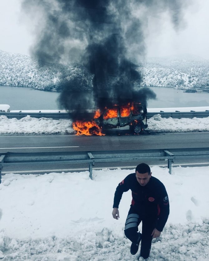 Tokat’ta Seyir Halindeki Araç Alev Topuna Döndü