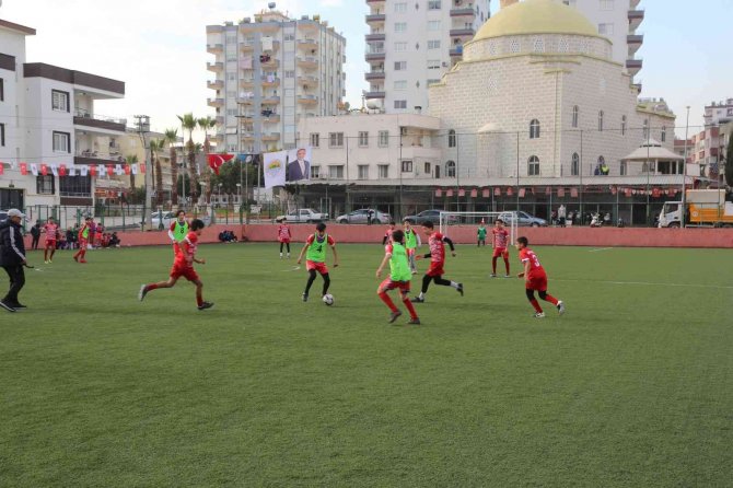 3 Ocak Minikler Futbol Turnuvasında Şampiyon Toroslar Halkkent Spor