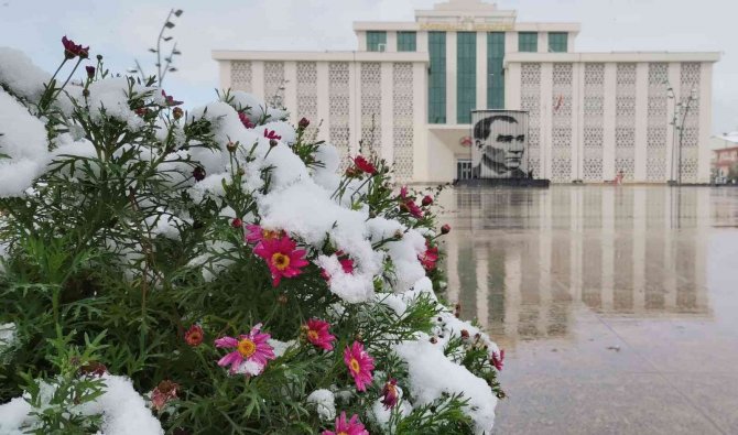 Döşemealtı Beyaza Büründü