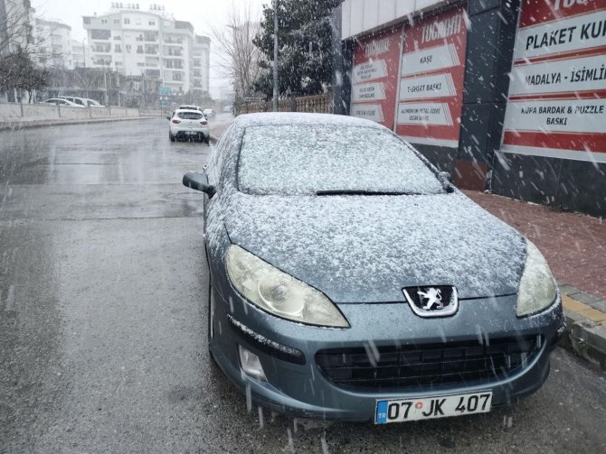 Antalya Kent Merkezine 29 Yıl Sonra Kar Yağdı