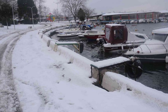Yalova Beyaza Büründü