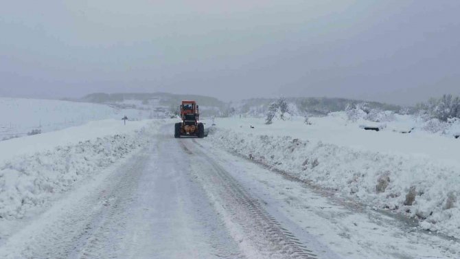 Samsun’da Karla Mücadele: 328 Mahallenin Yolu Açıldı