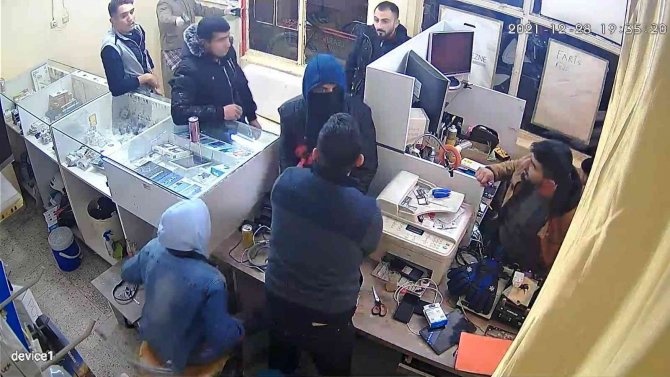 Silahlı Soygun Girişimi Kamerada