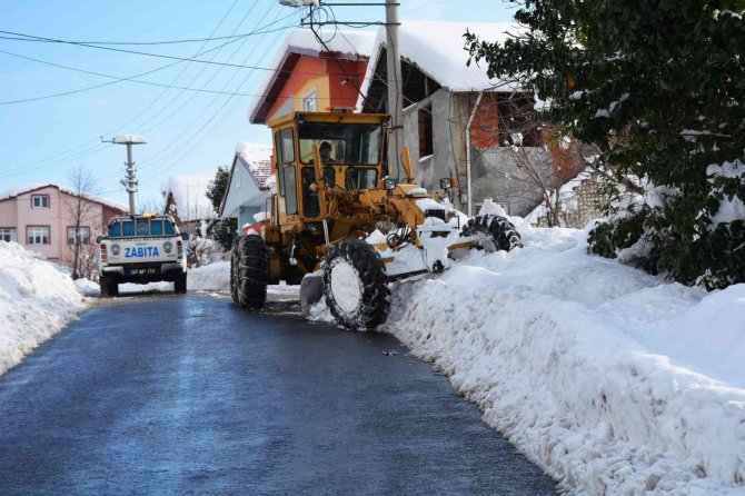Kdz. Ereğli’de 31 Mahalle Ve 348 Sokakta Kar Temizliği Sürüyor
