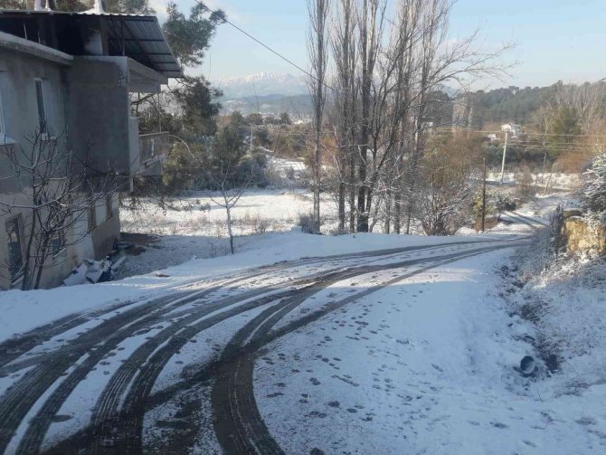 Seydikemer Beyaza Büründü