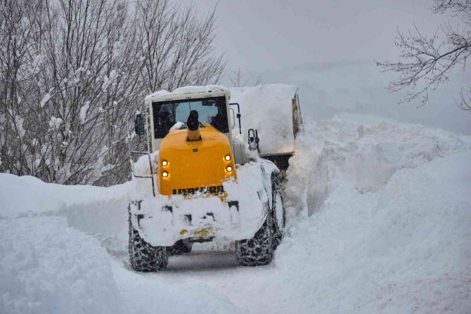 Ordu’da Kar Kalınlığı İnsan Boyuna Ulaştı