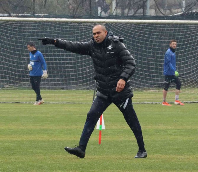 Altay’da Mert Nobre İle Yollar Ayrıldı
