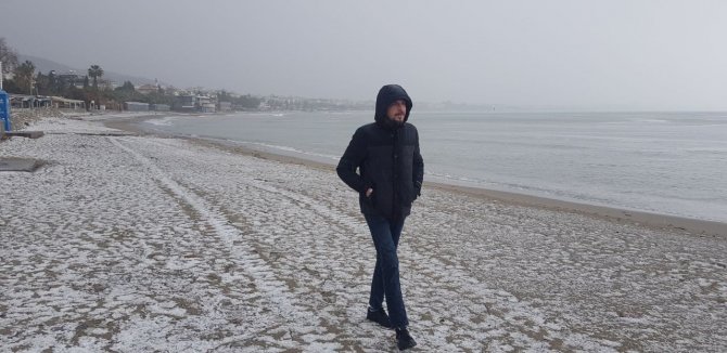 Alanya’ya 53 Yıl Aradan Sonra Kar Yağdı