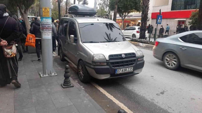 Yaya Geçidini Kullanan 13 Yaşındaki Genç Kız Hastanelik Oldu