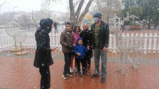 Manavgat’ta 14 Yıl Aradan Sonra Kar Sevinci