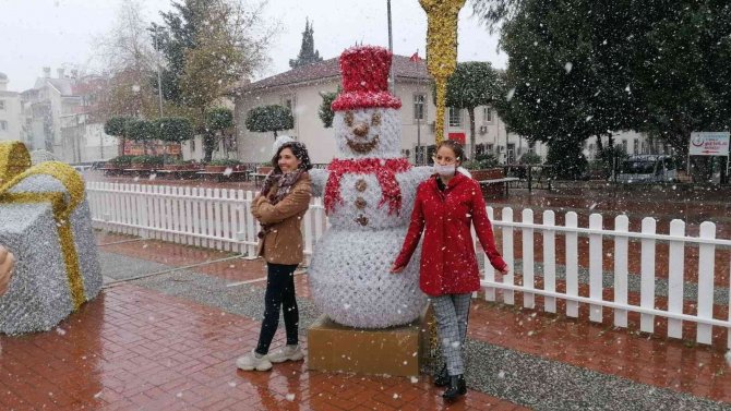 Manavgat’ta 14 Yıl Aradan Sonra Kar Sevinci