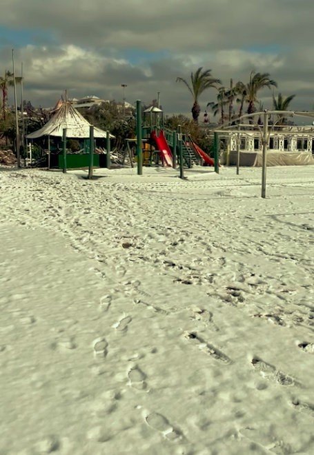 Tatil Merkezi Manavgat’ın Sahilleri Beyaza Büründü