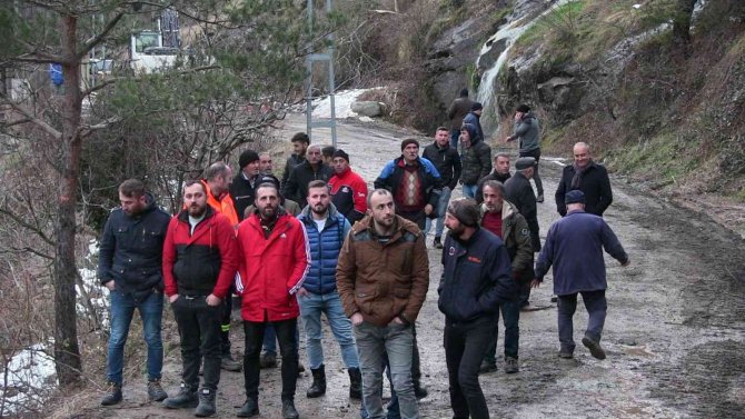 Heyelan Anı Kameralara Yansımıştı, 4 Köyün Yolunu Ulaşıma Açmak İçin Çalışma Başlatıldı