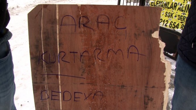 Bağcılar’da "Araç Kurtarmak Bedava" Tabelasıyla Yolda Kalanların Yardımına Koştular