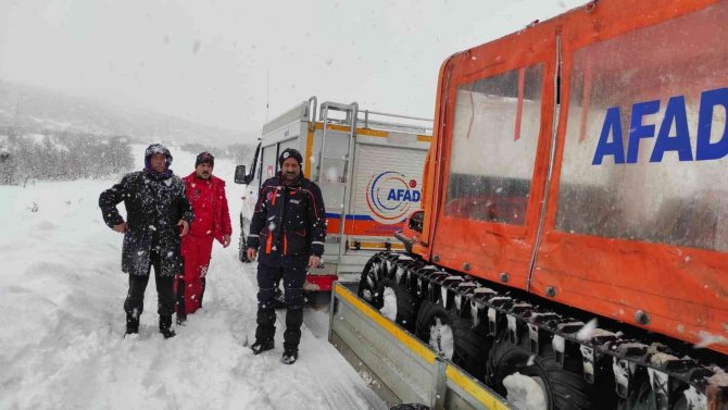 Karda Mahsur Kalan Adamı Ekipler Kurtardı