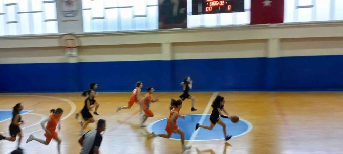 Bozüyük Belediyesi Eğitim Ve Spor Kulübü Kızlar Basketbol Takımları Galibiyetlerle Başladı