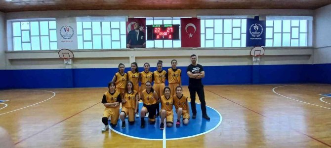 Bozüyük Belediyesi Eğitim Ve Spor Kulübü Kızlar Basketbol Takımları Galibiyetlerle Başladı