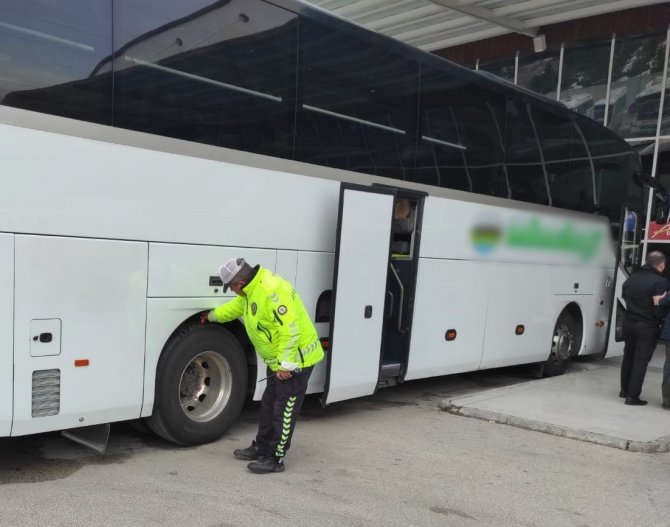 Burdur’da 37 Araca Ceza Kesildi, 13 Araç Trafikten Men Edildi